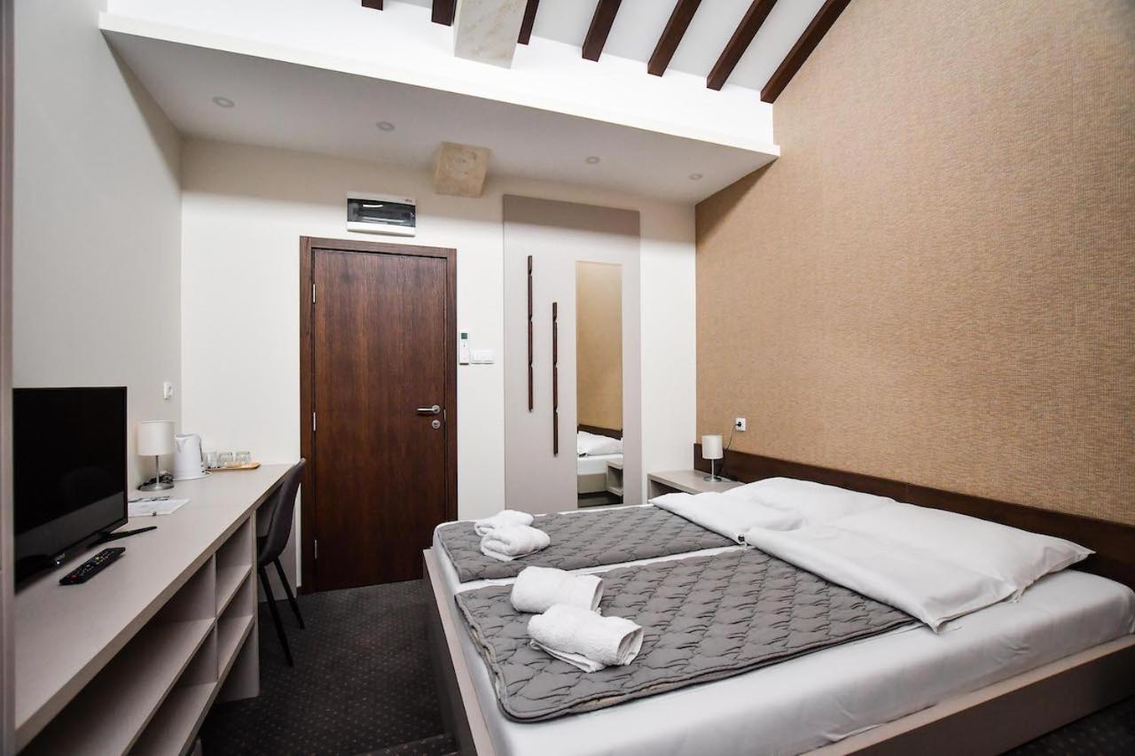 Atrijum Apartments And Rooms Кладово Экстерьер фото