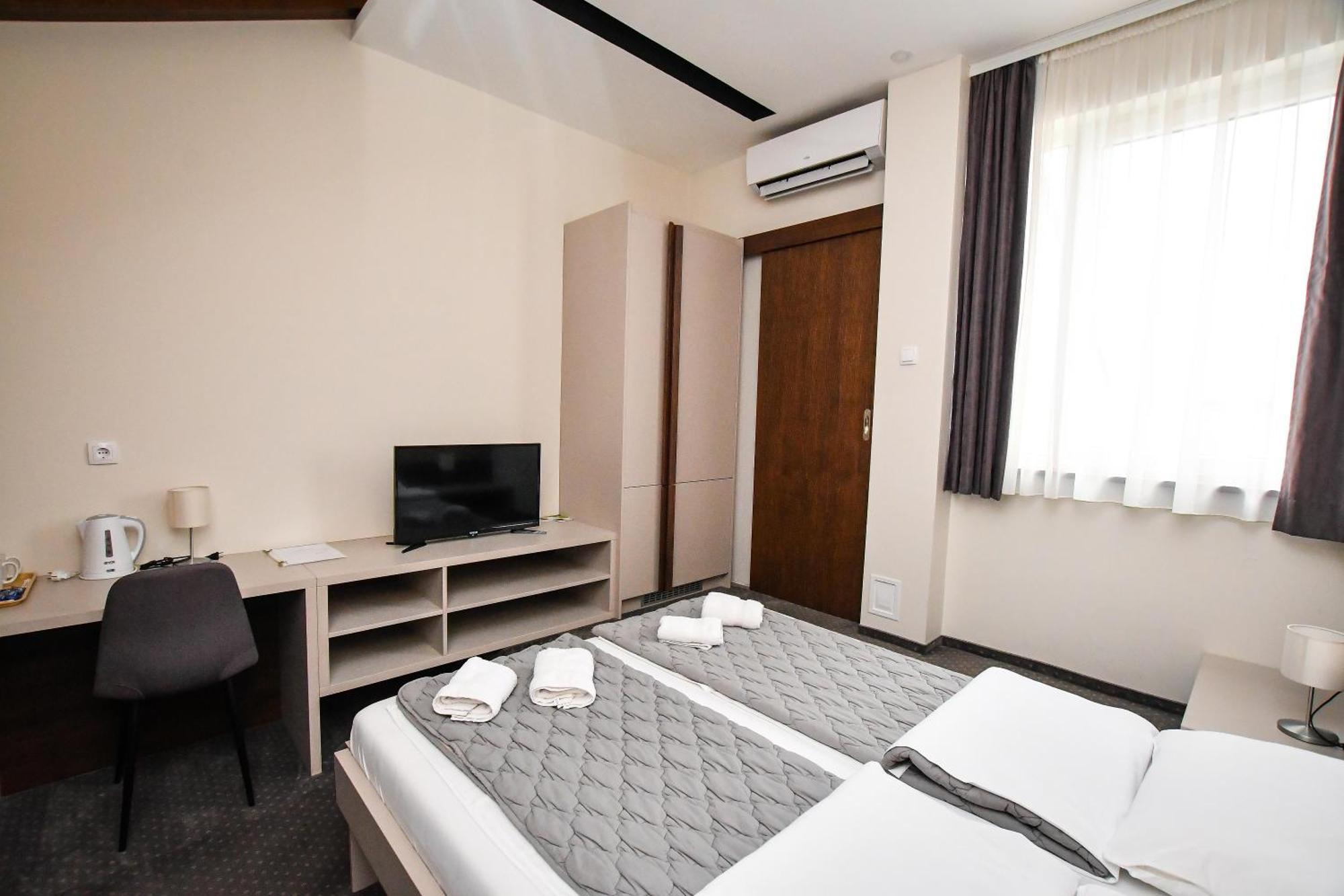 Atrijum Apartments And Rooms Кладово Экстерьер фото